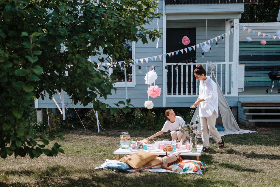 Backyard Picnic Party with a photo challenge — entertainment · Party Ideas