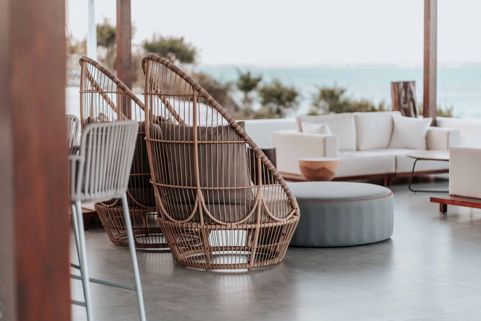 Outdoor Lounge around a welcome drink — celebrations · Parties