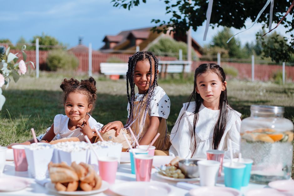Backyard Picnic Party with a creative finale — entertainment · Party Ideas