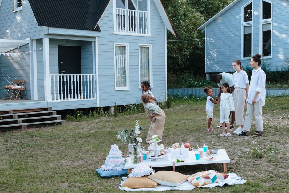 Backyard Picnic Party for a late-night hangout — entertainment · Party Ideas