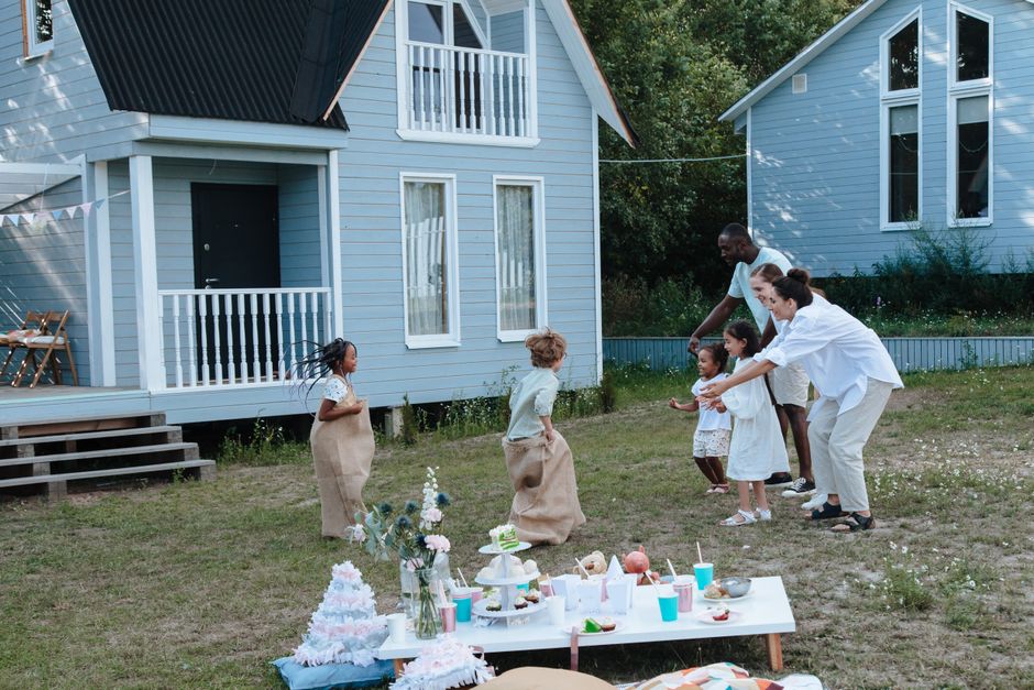 Backyard Picnic Party for mixed ages — entertainment · Party Ideas