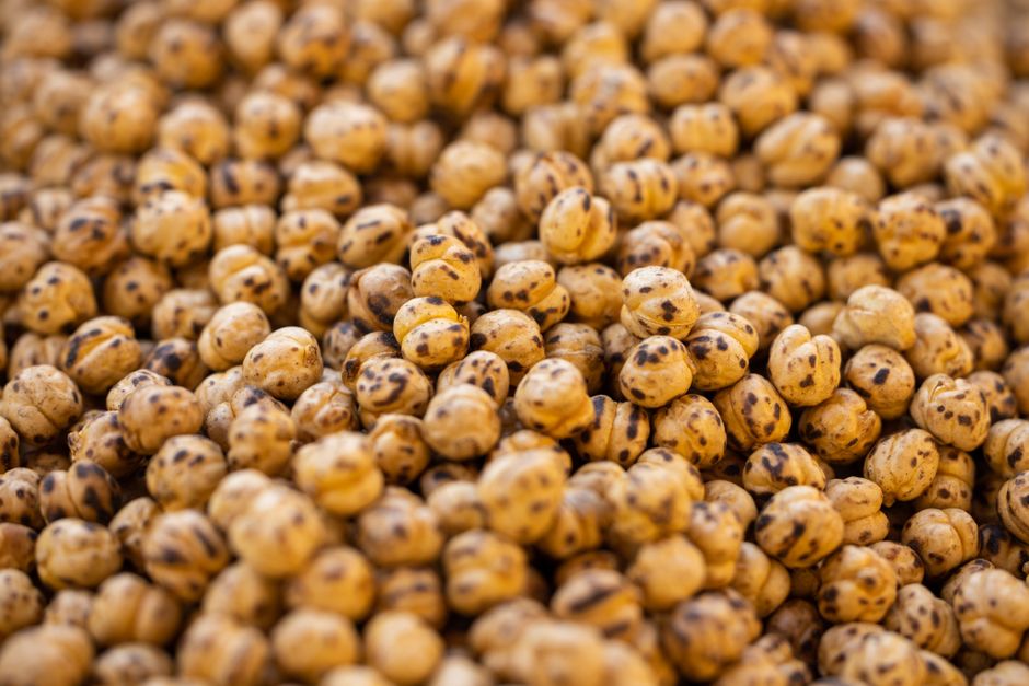 Crunchy Chickpeas with cinnamon honey — food · Snacks