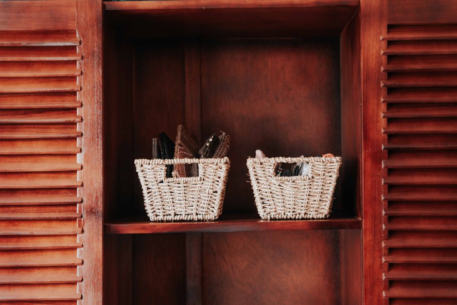 Woven Basket Accent — painted vase experimenting with a hand-lettered element — diy-creativity · Handmade Decor