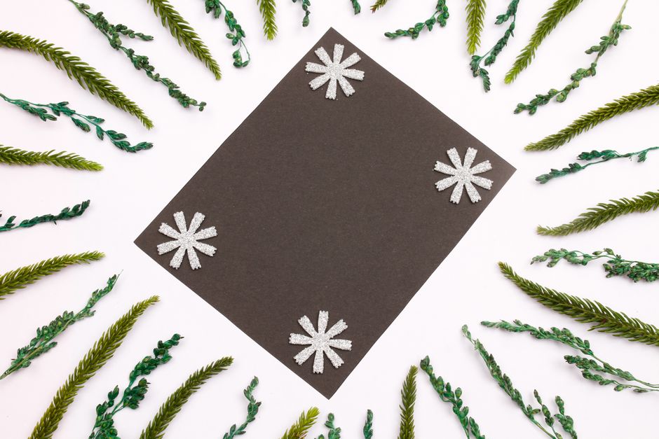 Paper Snowflake Window with a nostalgic detail — celebrations · Christmas