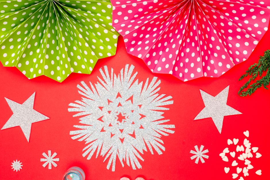 Paper Snowflake Window for a photo-friendly table — celebrations · Christmas