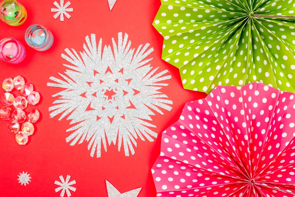 Paper Snowflake Window with a low-stress setup — celebrations · Christmas