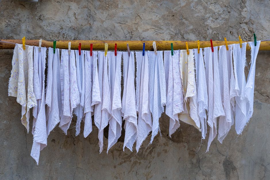 Textile Wall Hanging using fabric scraps — diy-creativity · Handmade Decor