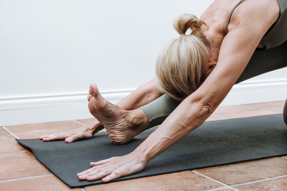 Five-Minute Stretch with a nature break — wellness · Morning Routines