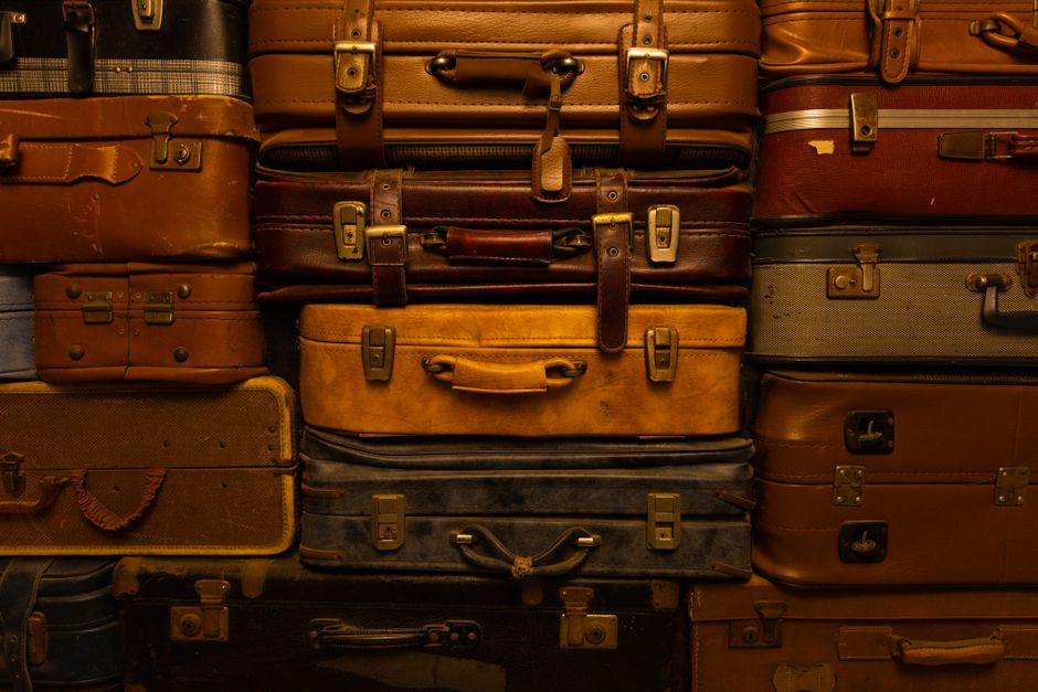 Suitcase Side Table for a thoughtful gift — diy-creativity · Upcycling