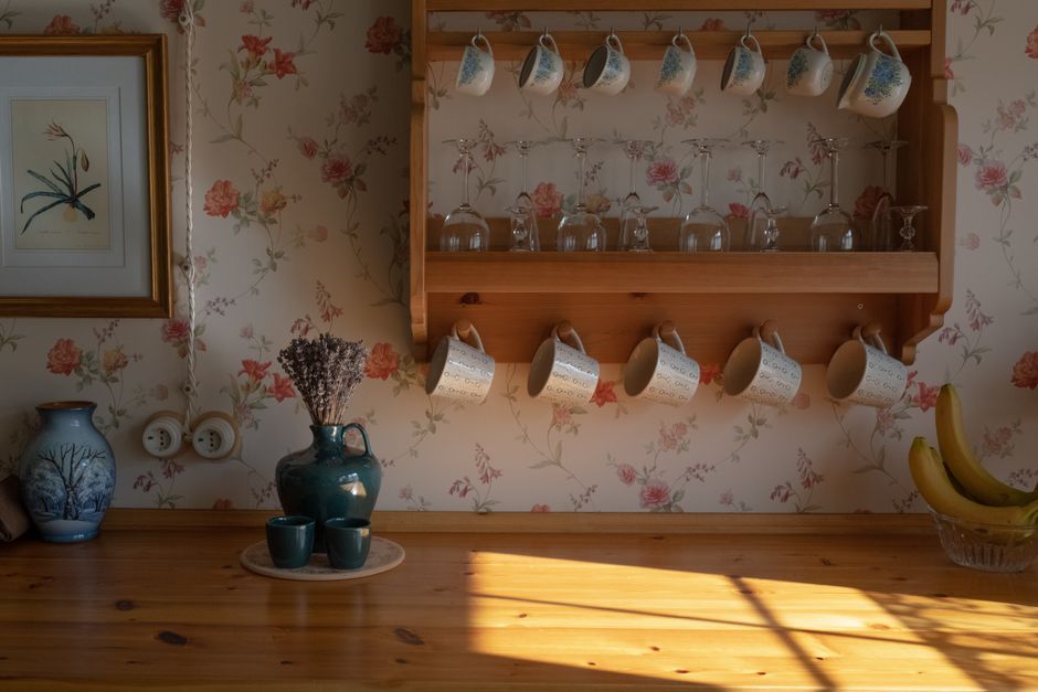 Floating Shelf using basic hand tools — home · DIY