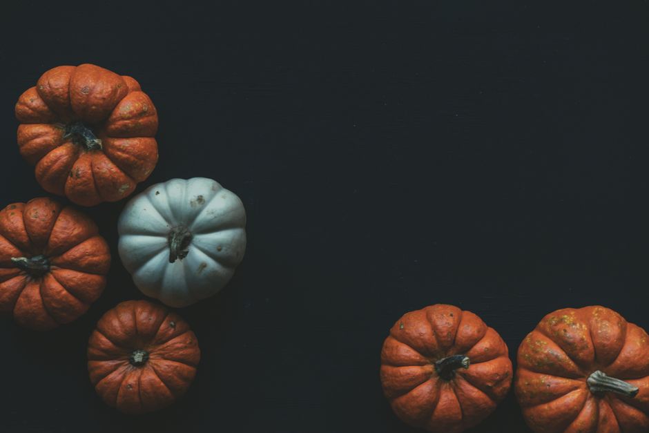 Place-Card Pumpkins for guests arriving at different times — celebrations · Thanksgiving