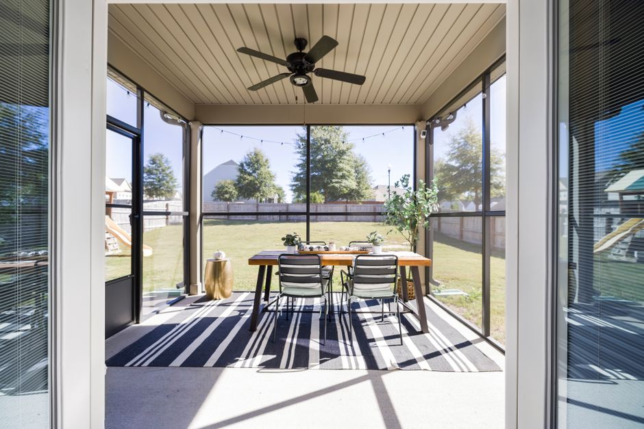 Patio Rug with coordinated hardware — home · Garden & Outdoor