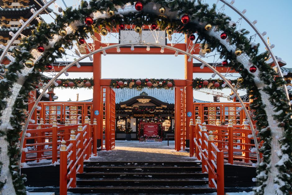 welcome new year's details guests notice immediately for a backyard table — celebrations · New Year's