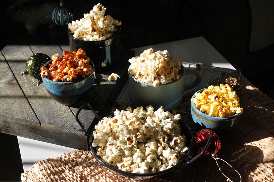 Parmesan Popcorn with yogurt dip — food · Snacks