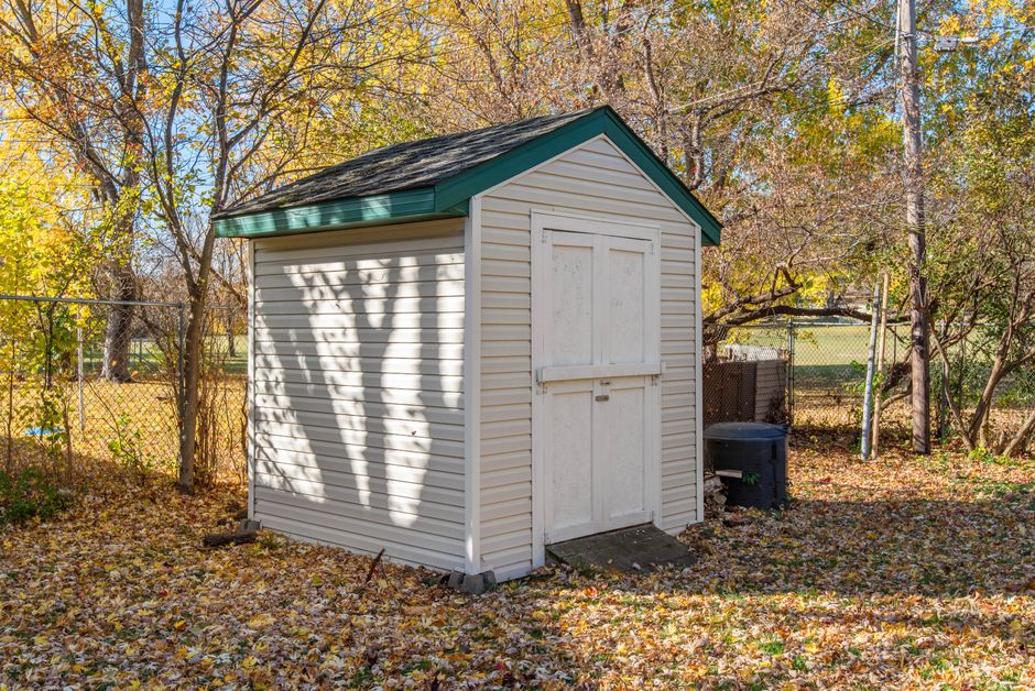 clever garden & outdoor storage moves with a soft linen layer — home · Garden & Outdoor