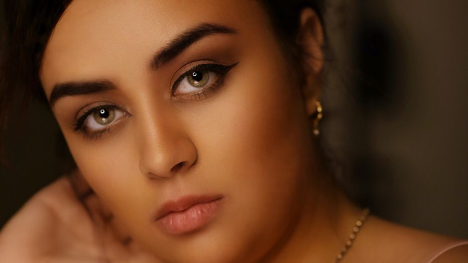 Soft Brown Liner for a gentle evening — lifestyle · Beauty