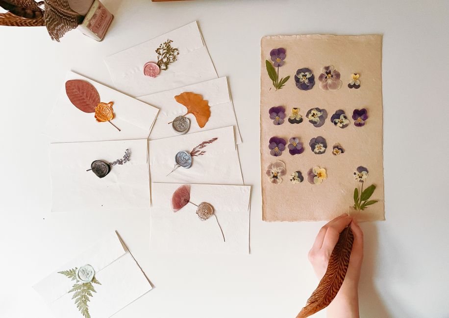 Pressed Botanical Frame with a tactile texture — diy-creativity · Handmade Decor