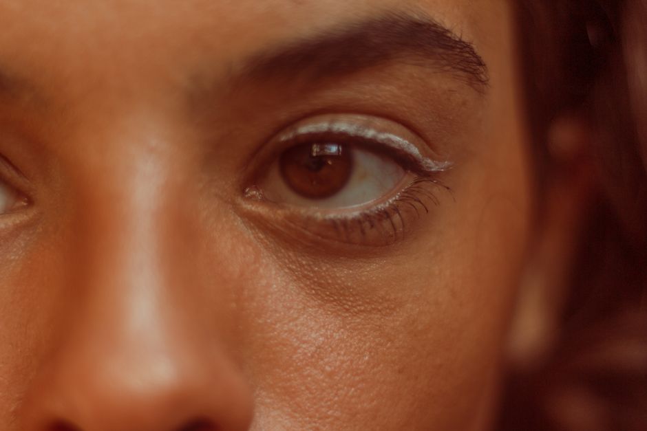 Soft Brown Liner around a shared interest — lifestyle · Beauty