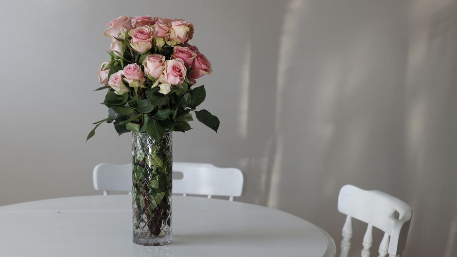 Flower-Free Centerpiece with a playful party favor — celebrations · Valentine's Day