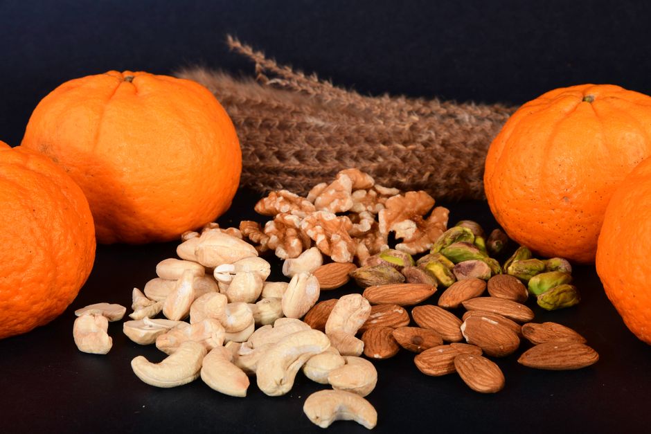Mindful Snack with a simple walking loop — wellness · Mindfulness