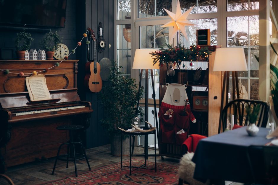 Music Corner around a seasonal color palette — celebrations · Parties