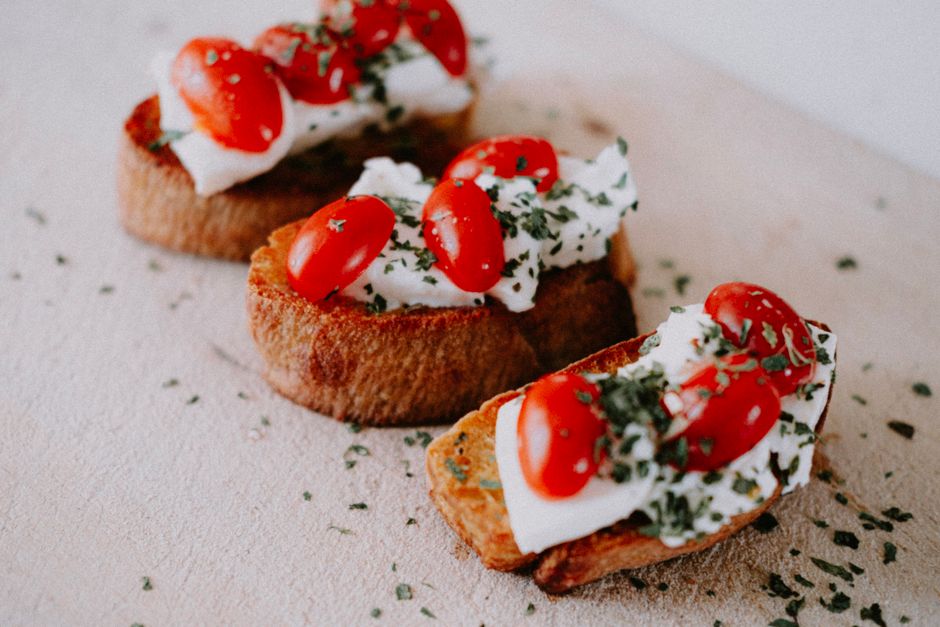 White Bean Bruschetta for a picnic basket — food · Lunch Ideas
