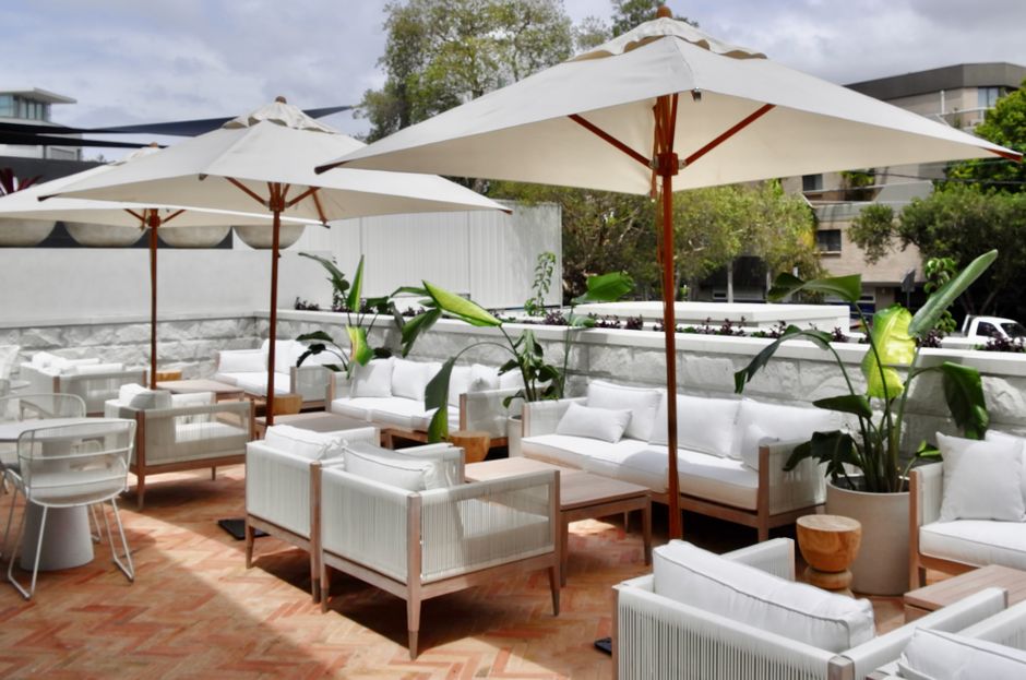 20 Outdoor Lounge ideas for a signature celebration detail