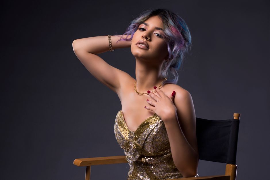 Celebrity Style Study with a throwback theme — entertainment · Pop Culture