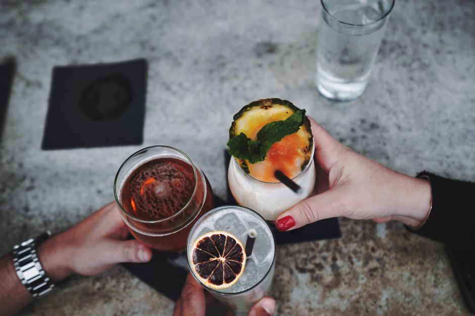Craft-And-Cocktail Evening with a low-cost setup — entertainment · Party Ideas