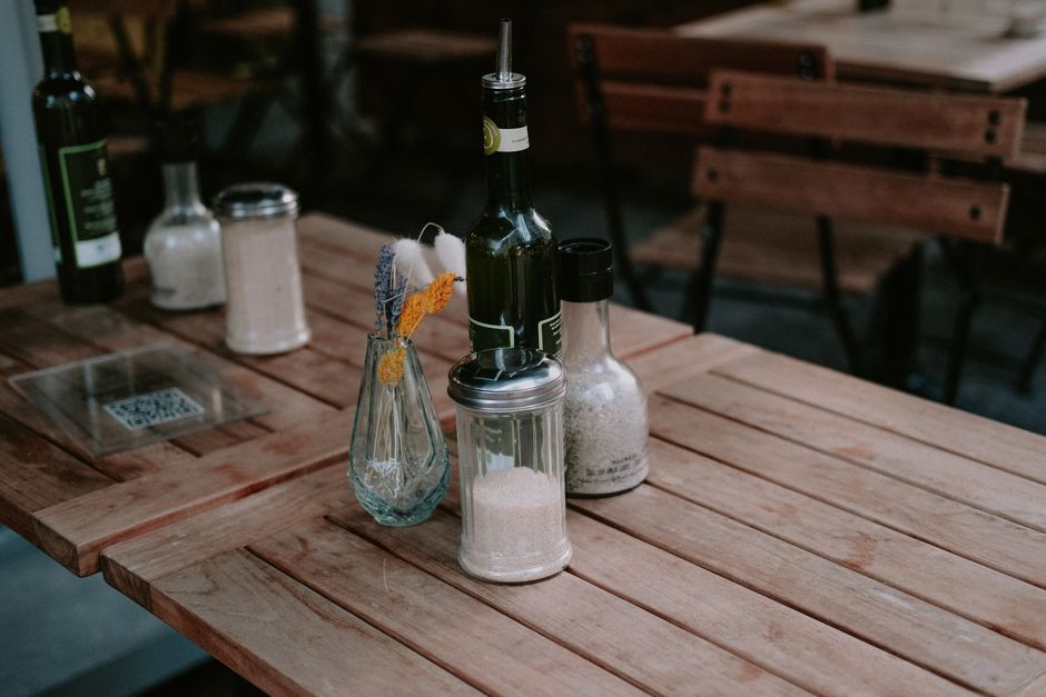 Wine-Bottle Vase for a rainy afternoon — diy-creativity · Upcycling