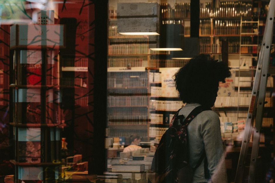 Bookstore First Date with a cozy home base — lifestyle · Dating