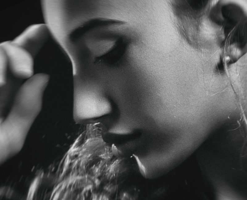 Monochrome Portrait with a bold geometric pattern — diy-creativity · Art & Painting