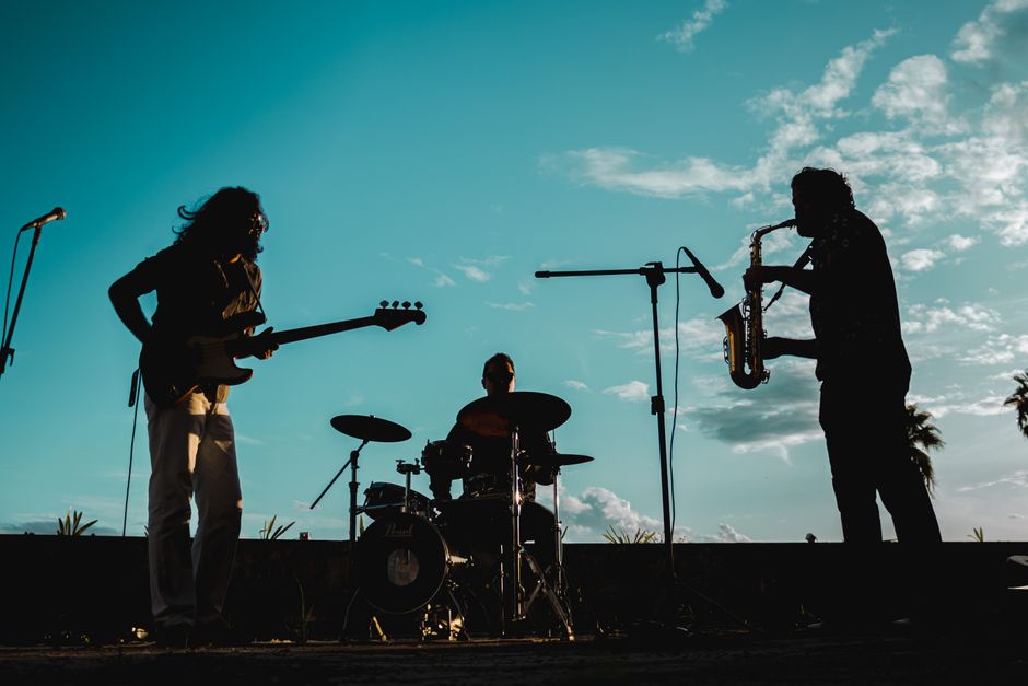 Acoustic Evening around a trivia bracket — entertainment · Music