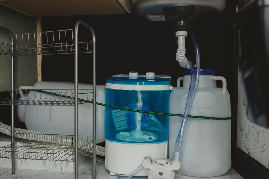 Under-Sink Trick for keeping counters clear — home · Home Hacks