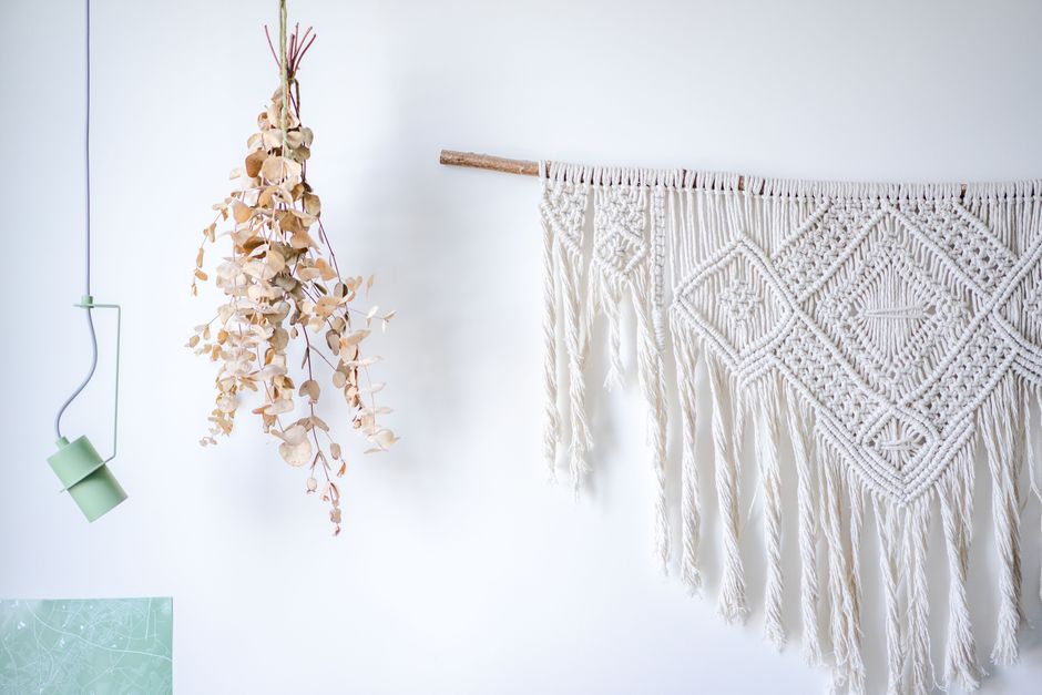 Macramé Shelf Hanger for vase experimenting color — diy-creativity · Handmade Decor