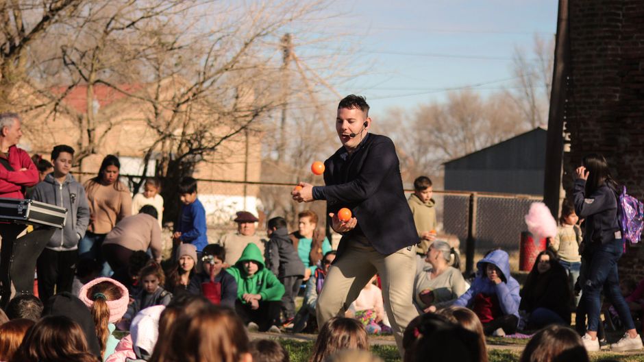 Family Talent Show around a quick team challenge — entertainment · Family Fun