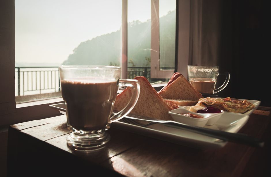 Lakefront Breakfast for travelers who prefer small stops — travel · Weekend Getaways
