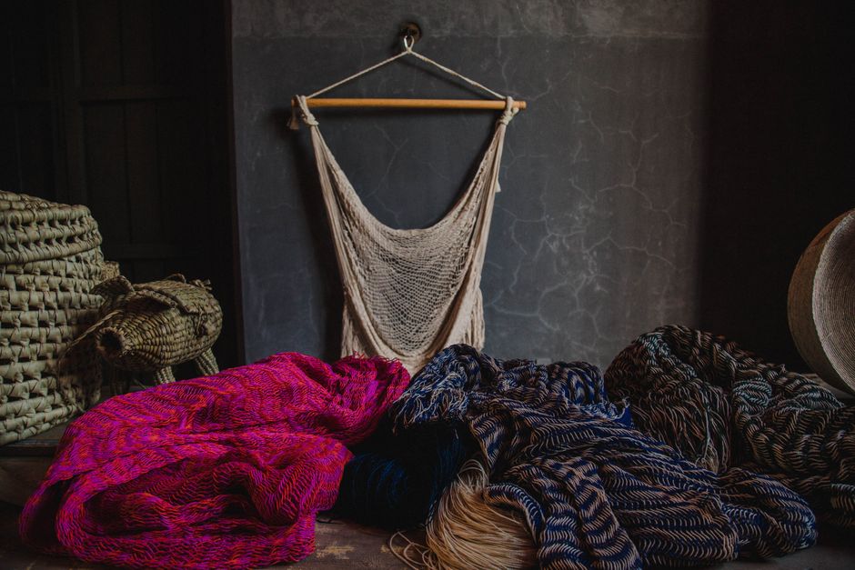 Textile Wall Hanging using leftover materials — diy-creativity · Handmade Decor