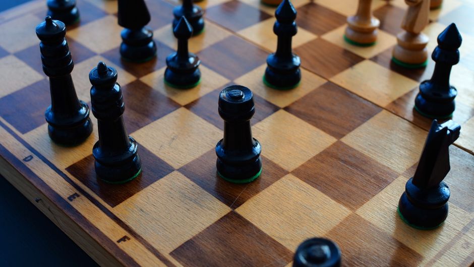 Painted Checkerboard with a simple stencil — diy-creativity · Art & Painting