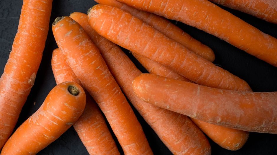 Carrot Hummus Boats for a movie-night bowl — food · Snacks