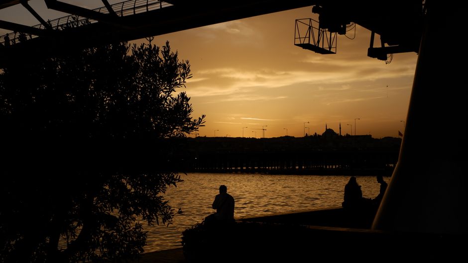 Sunset Pause during a midday reset — wellness · Feel-Good Activities