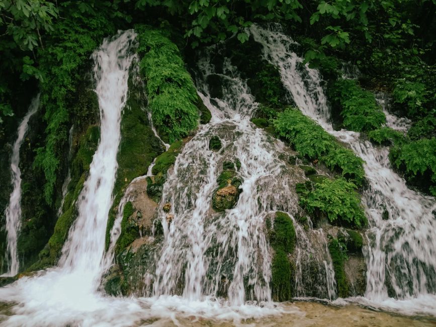 Short Waterfall Hike around a farmers market — travel · National Parks