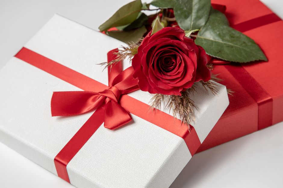 Concertina Gift Box with a hand-lettered element — diy-creativity · Paper Crafts