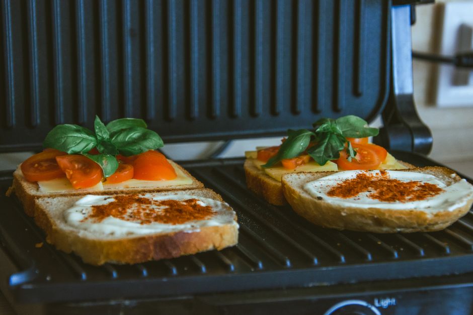 Tomato Basil Toast for pack neatly work — food · Lunch Ideas
