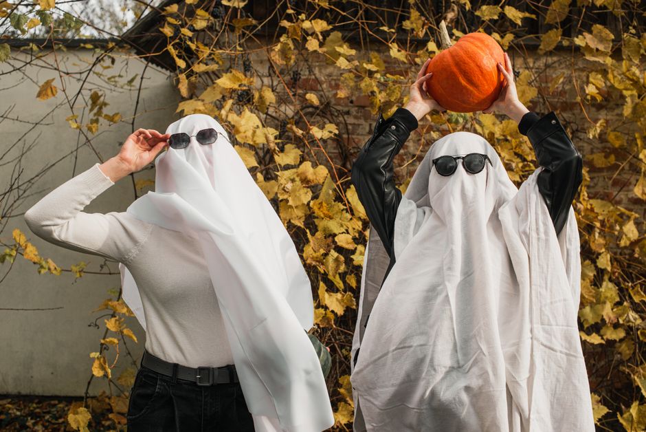 Ghost Garland for a late-afternoon gathering — celebrations · Halloween