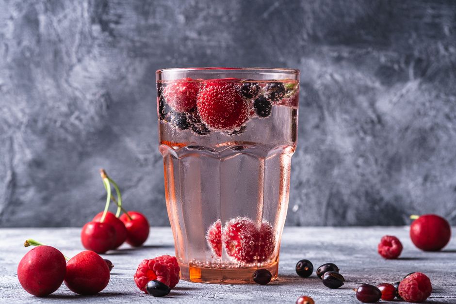 Sparkling Berry Lemonade for a no-alcohol celebration — food · Drinks