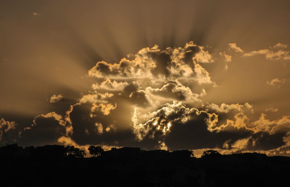 Golden-Hour Silhouette for study thoughtful gifting — diy-creativity · Photography