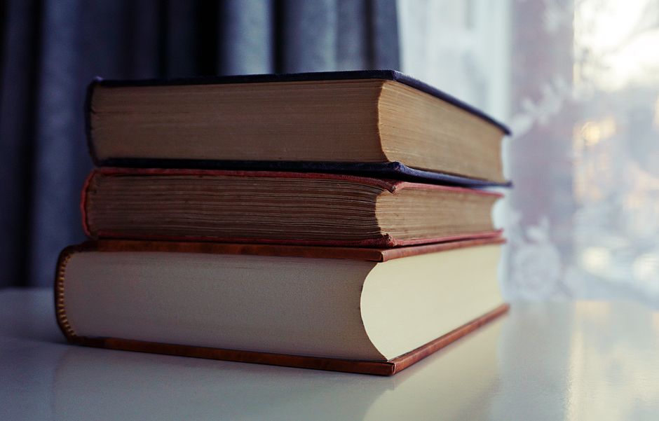 Book Stack using one-color repetition — home · Living Rooms