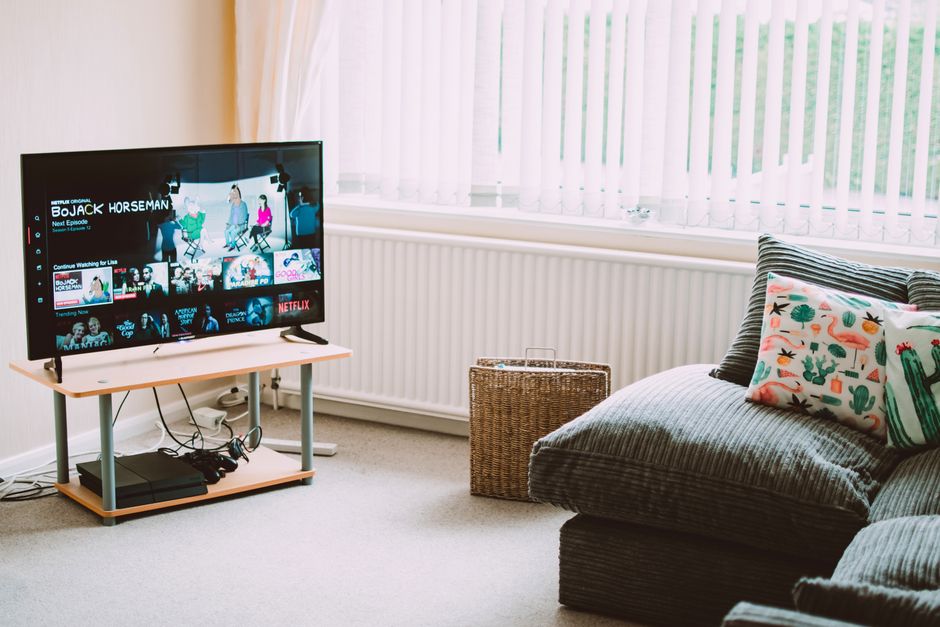 Comfort Sitcom Marathon around a retro theme — entertainment · Movies & TV