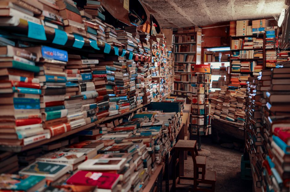 Bookstore Challenge for a no-screen break — entertainment · Date Nights